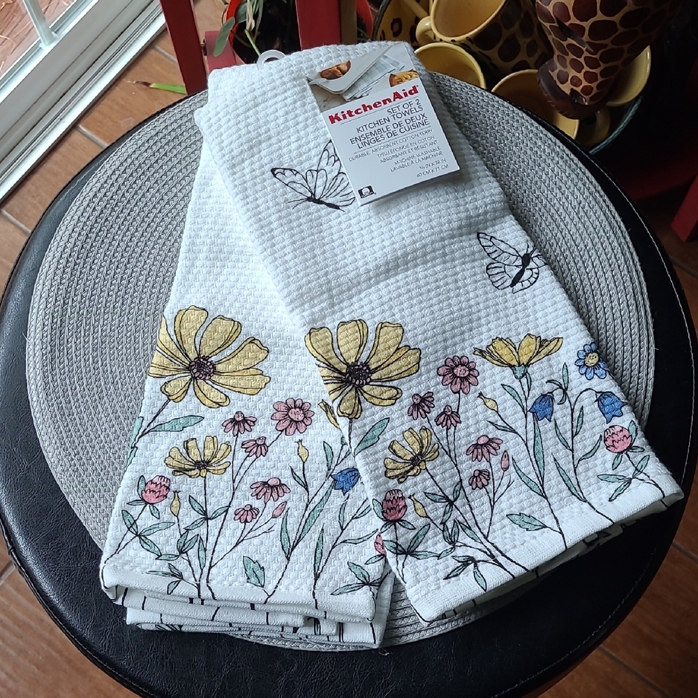 KitchenAid White Floral Kitchen Linens